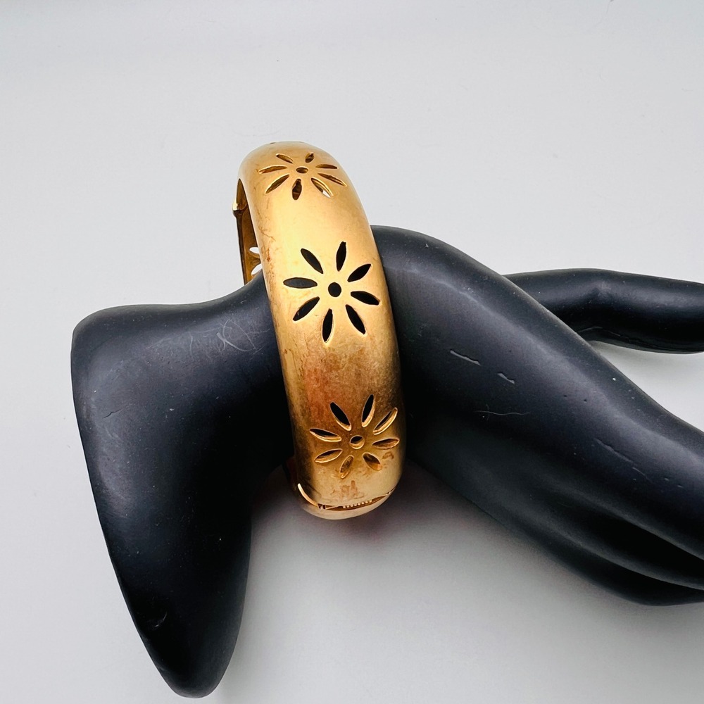 Vintage Matte Floral Cutout Hinge Bangle Bracelet Gold Tone Wide Dome Clasp